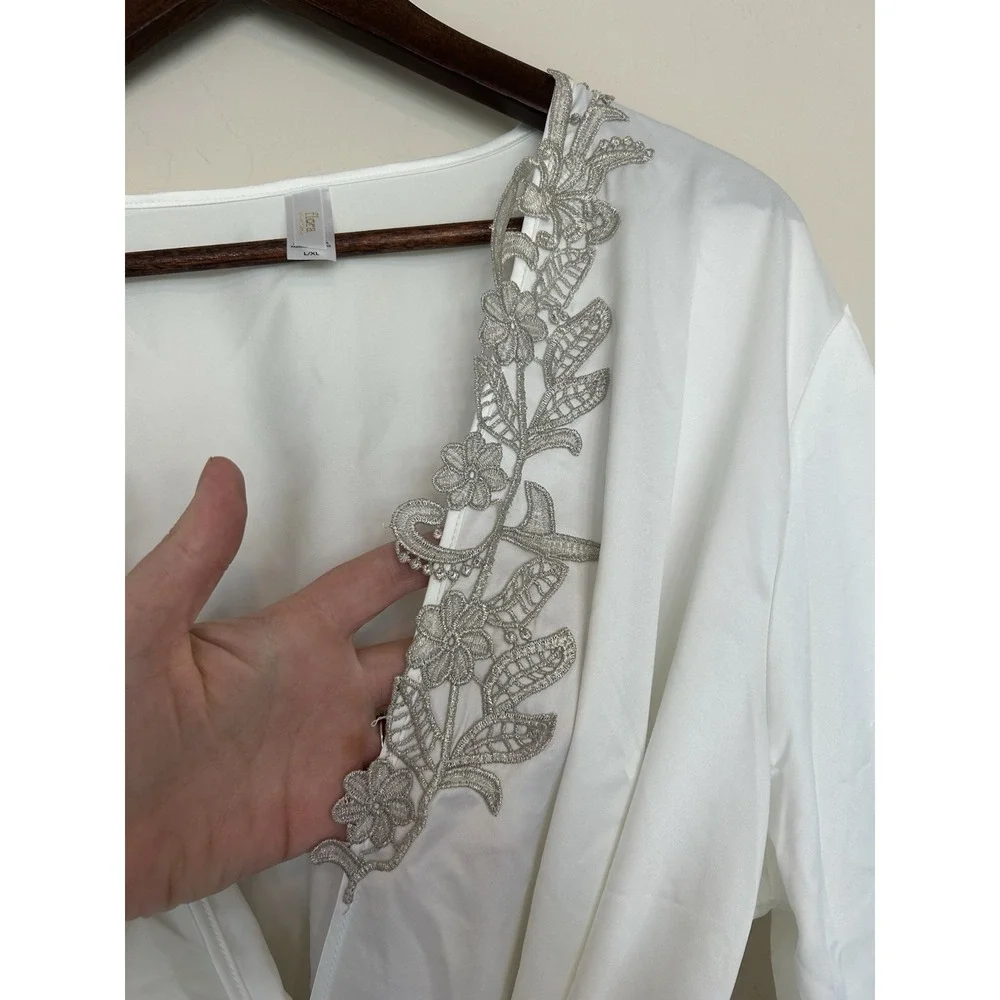 Flora Nikrooz White Satin Robe Silver Floral Appliqué L XL Tie Front Lightweight - Picture 4 of 7